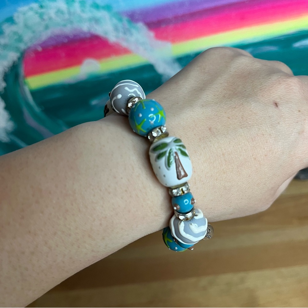 Kate & Macy palm tree vista hand painted ceramic and acrylic bead bracelet - Picture 4 of 7